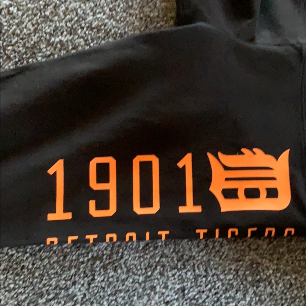 Detroit Tigers Victoria’s Secret Crop Leggings - Picture 4 of 4